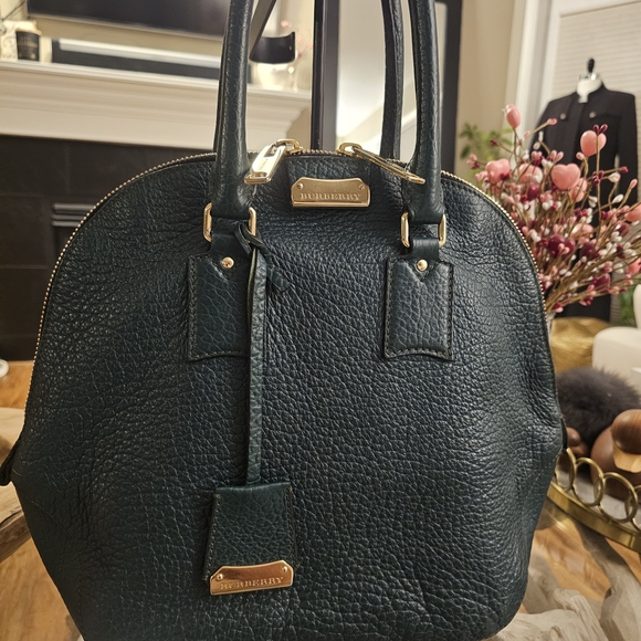 Burberry Handbags - ‼️Sale‼️Burberry Green Leather Women's Bag
